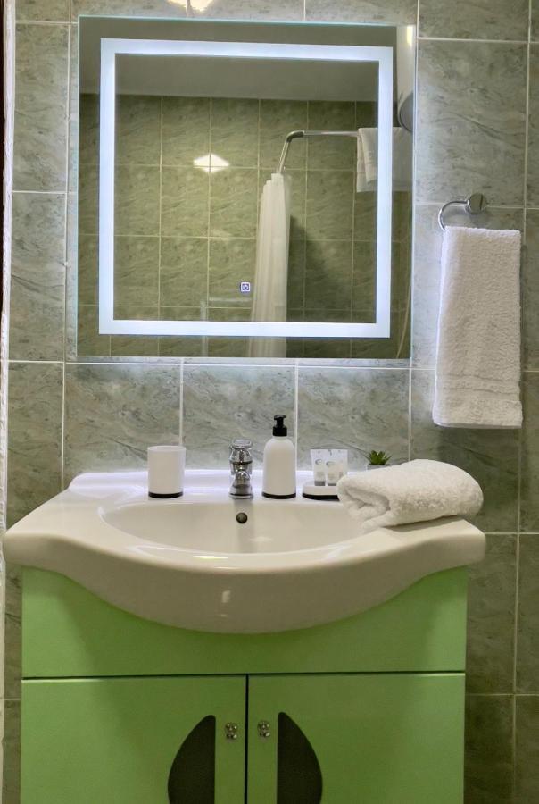 Maris Apartment Тирана Екстериор снимка