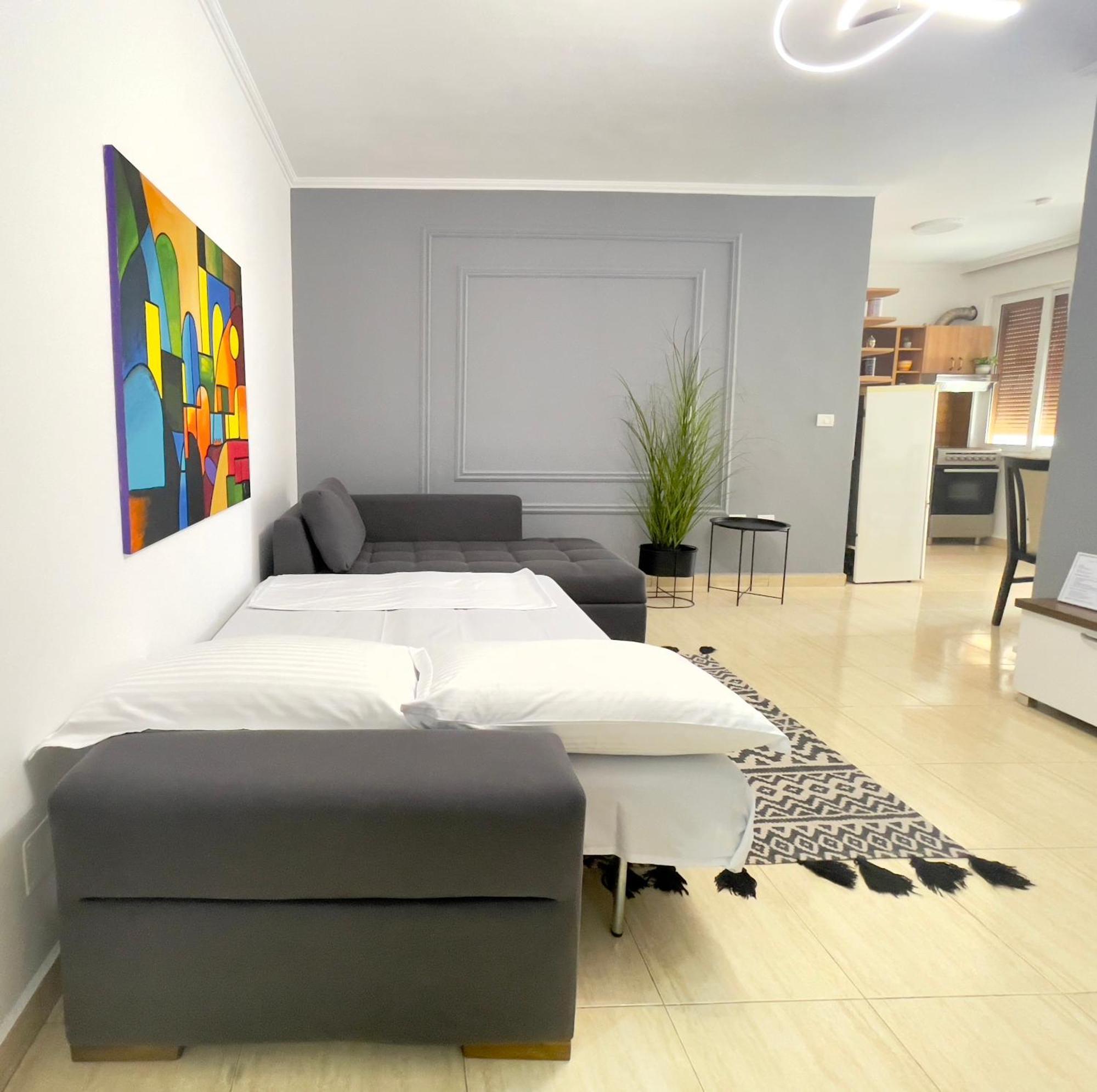 Maris Apartment Тирана Екстериор снимка