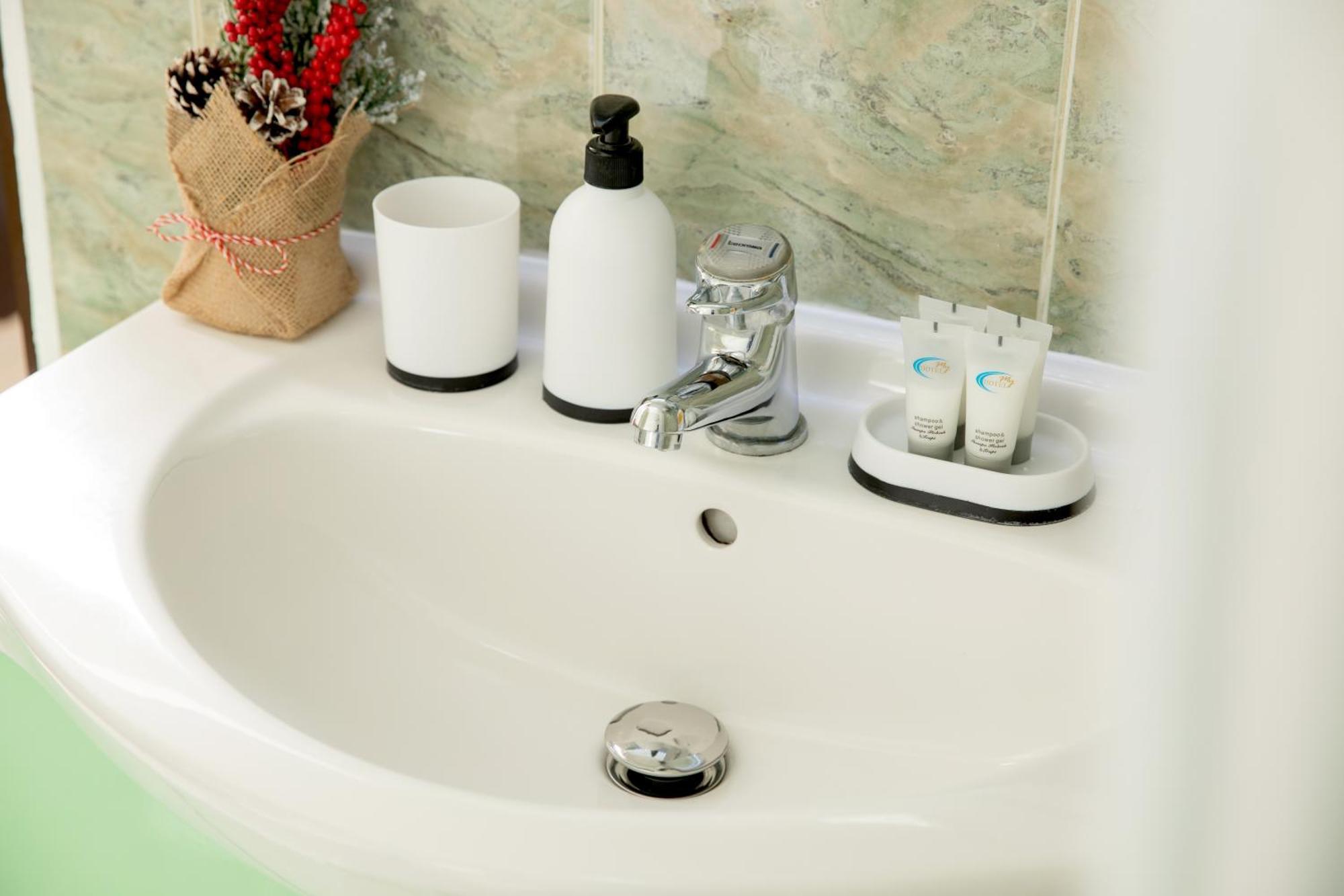 Maris Apartment Тирана Екстериор снимка