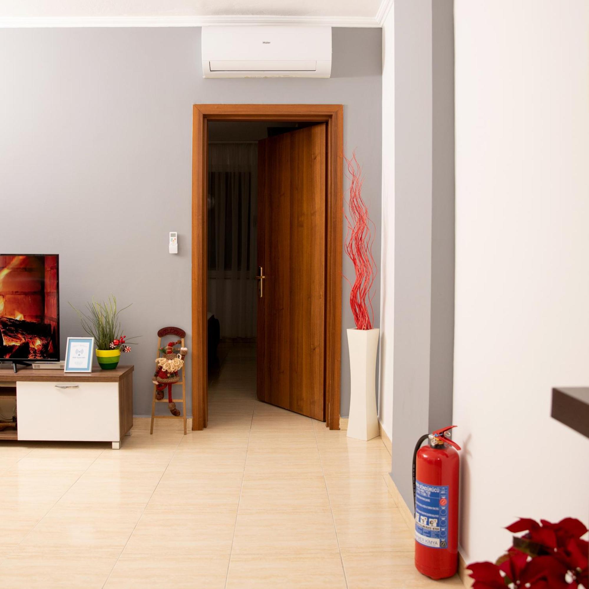 Maris Apartment Тирана Екстериор снимка