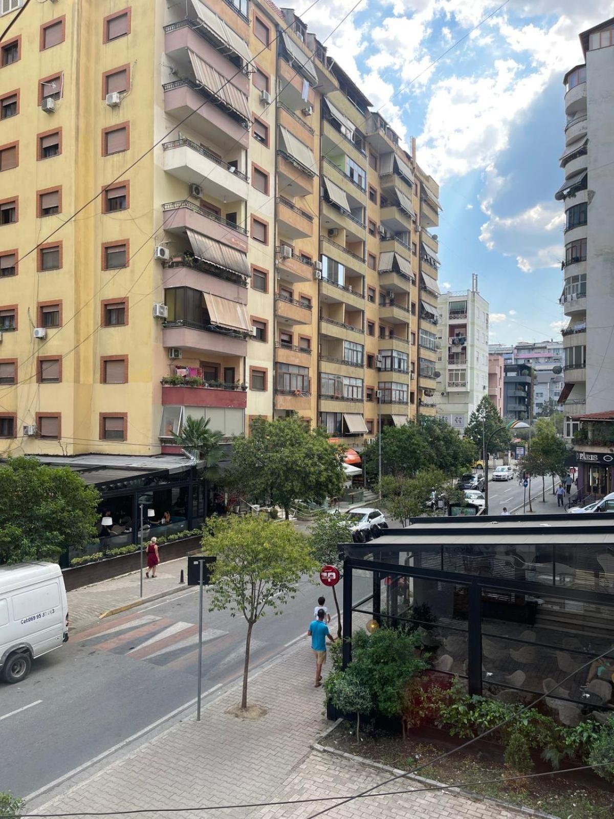 Maris Apartment Тирана Екстериор снимка